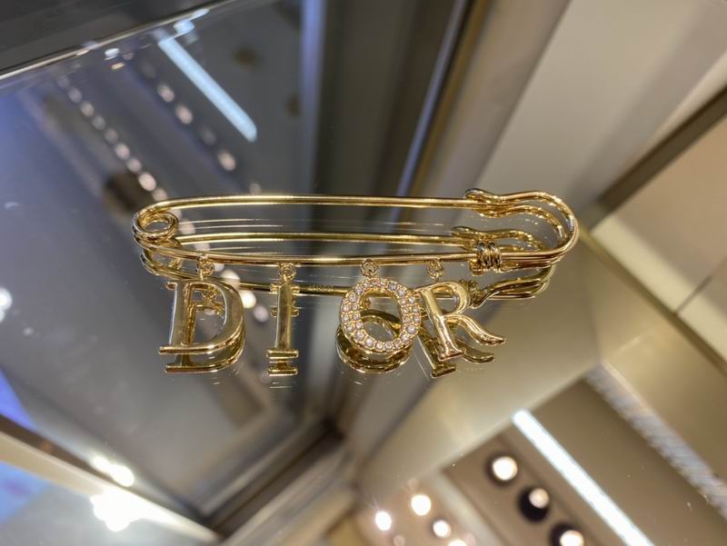 Dior Brooch 04lyr15